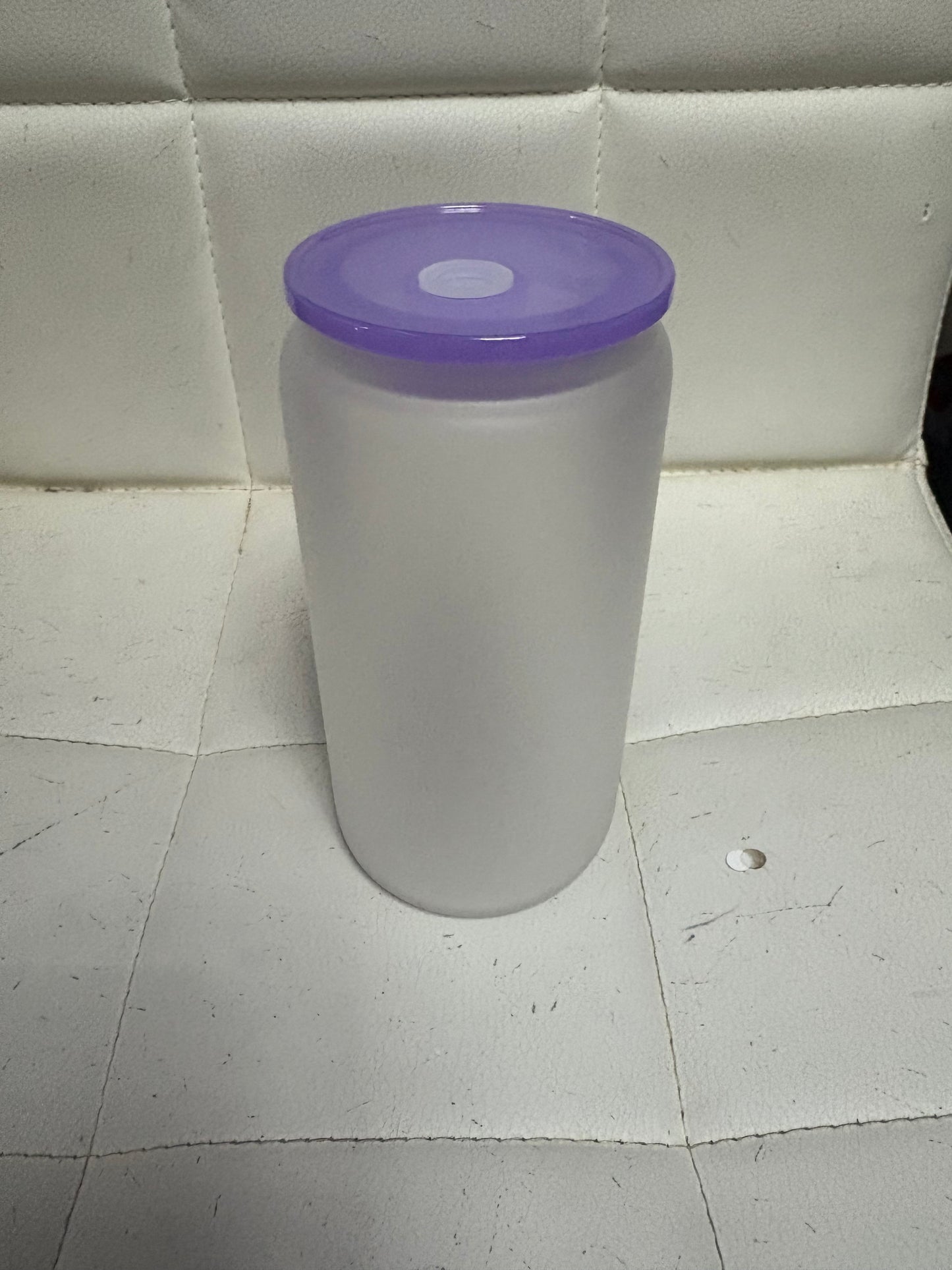 16 oz frosted glass cup with colored lid